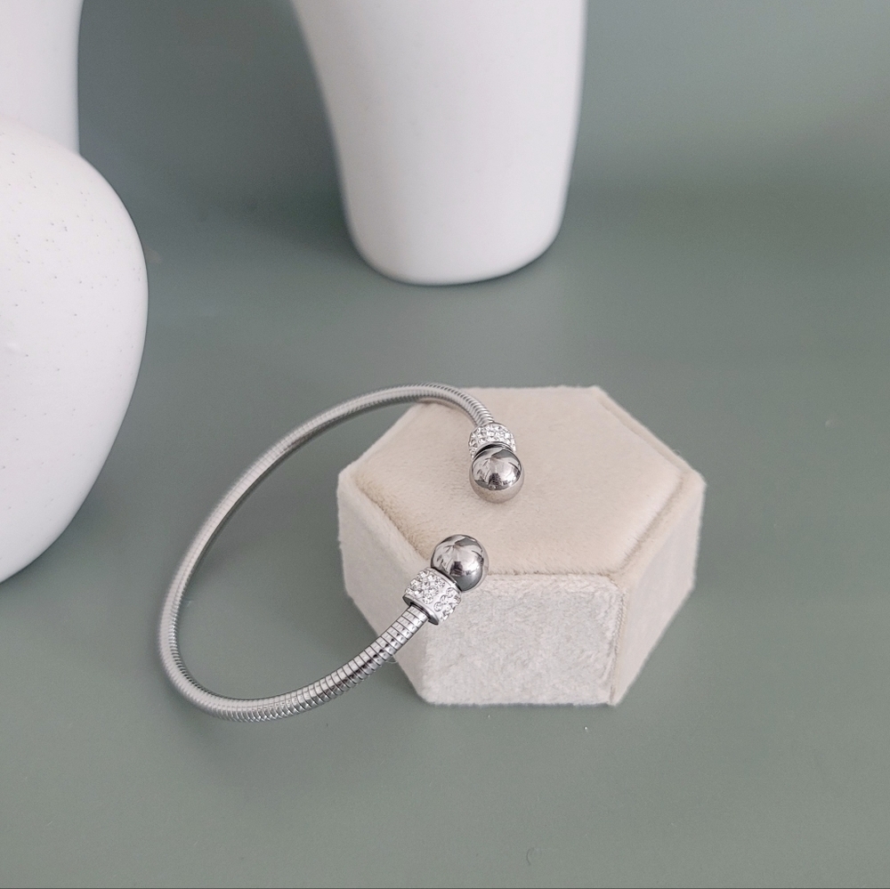 Stainless steel silver tone bangel bracelet